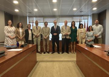 El consejero de Salud, Juan José Pedreño Planes, con los miembros de la Comisión Especial de Estudio sobre Infancia y Adolescencia